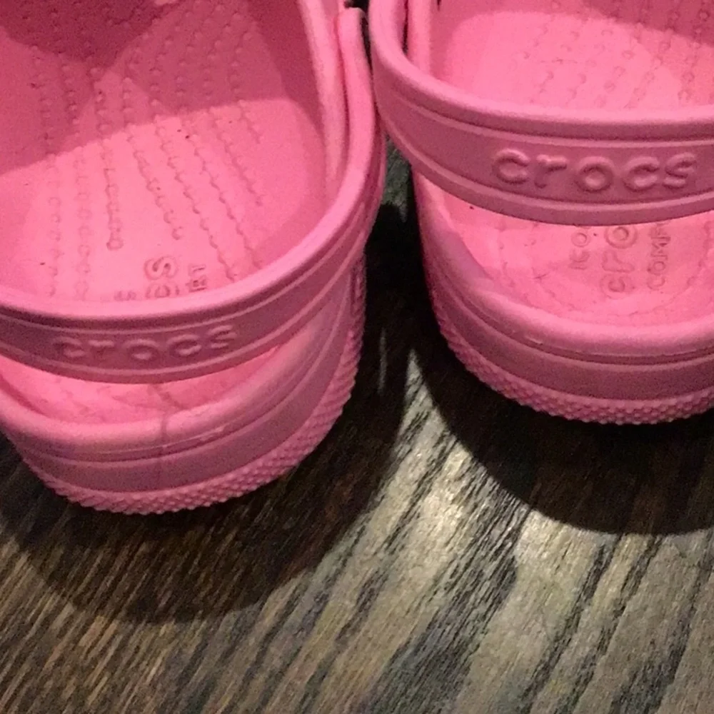 Crocs - Pink Crocs